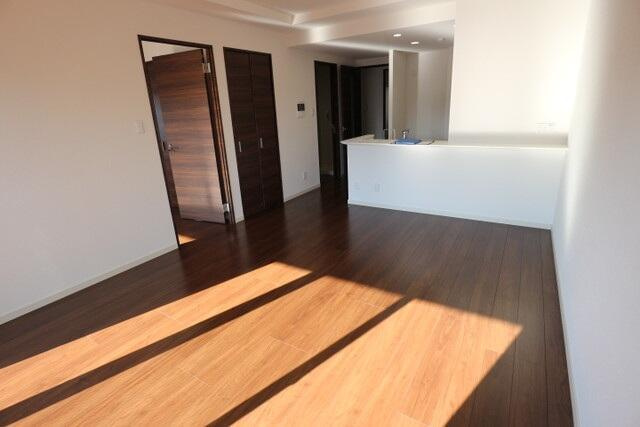 ロイヤルガーデンはりまや町の居間・リビング| 