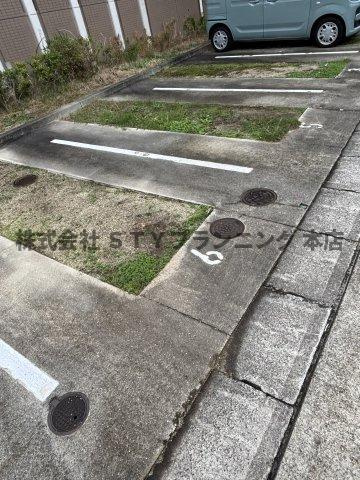 仲介手数料0円！シャルム本郷の駐車場