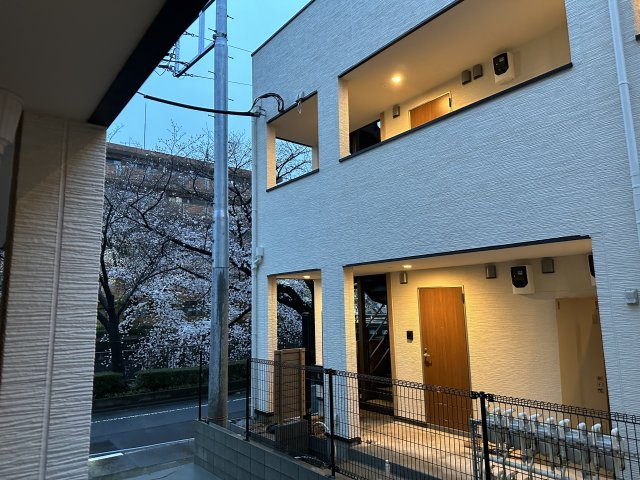 稲城市東長沼のアパートの展望