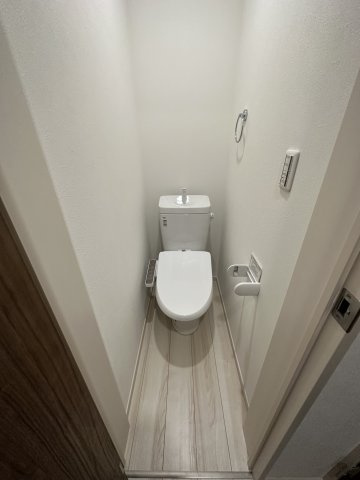 稲城市東長沼のアパートのトイレ