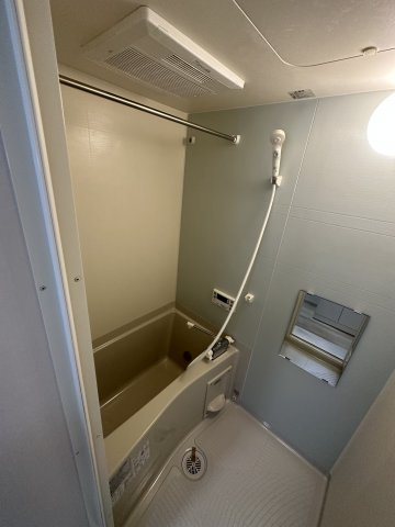 稲城市東長沼のアパートの浴室