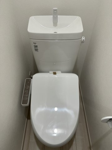 稲城市東長沼のアパートのトイレ