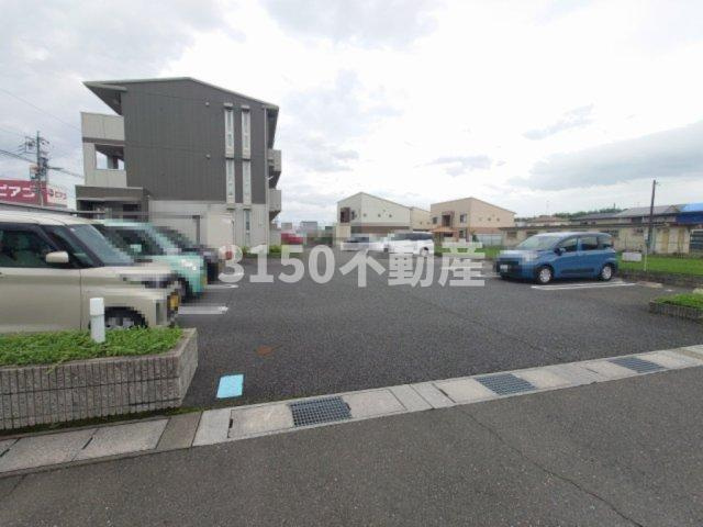 プレミールⅡの駐車場