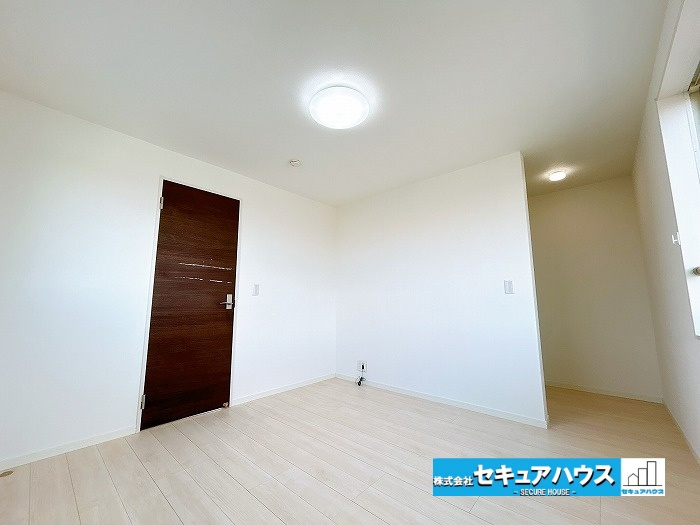 知立市八ツ田町1丁目　中古住宅の洋室|【洋室】
◆ウォークインクローゼット付きの洋室です。