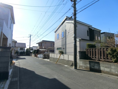 【前面道路含む現地写真】 | 松戸市　秋山戸建て