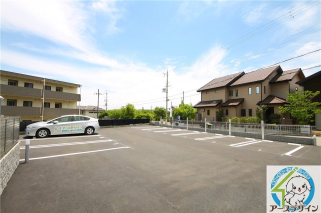 グラン　セレーナ　オオクボの駐車場