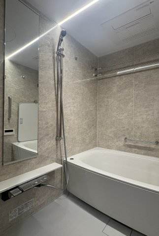 橿原市久米町の賃貸マンションの浴室|浴室暖房乾燥機付き