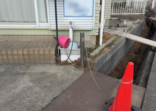【設備】 | 敷地内に散水栓や立水栓があると便利です。水道水を直接利用できるため、水を運ぶ手間を省くことが出来ます。大量の水を必要とする洗車作業や清掃などに役立ちます。その他設備とあわせて、現地でご確認ください。