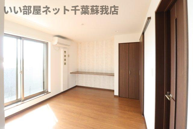 GRACIM_01 の居間・リビング|こちらのリビングで趣味の時間をお楽しみください