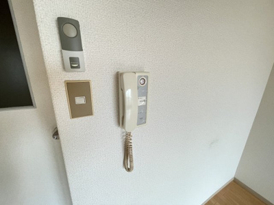 【セキュリティ】 | メイティーテン | 受話器付きインターホンです