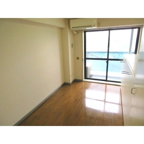 インディビレッジの洋室