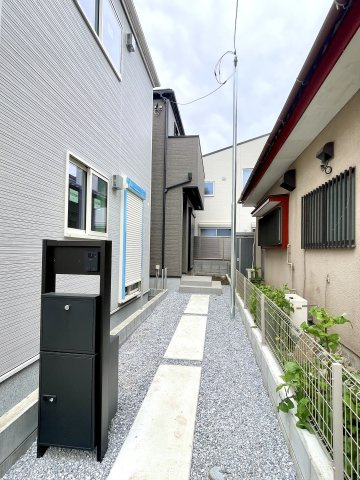 練馬区平和台3丁目　省エネ×長期優良住宅　限定3棟の設備|2号棟
宅配ボックス付き機能門柱