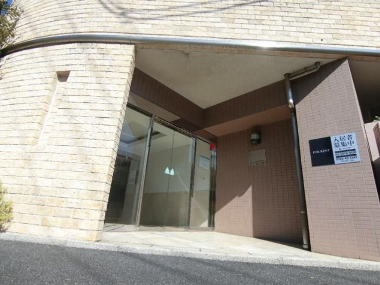 クリオ上野毛ラ・モード　敷金礼金0　フリーレント　ペット相談　のエントランス