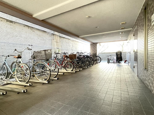 クイーンシティ本所・親水公園の駐輪場