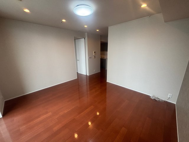 【LDK16.9帖】36階・北東向き高層階からの運河方面のアーバンビューならではの眺望が、リビングから楽しめます。