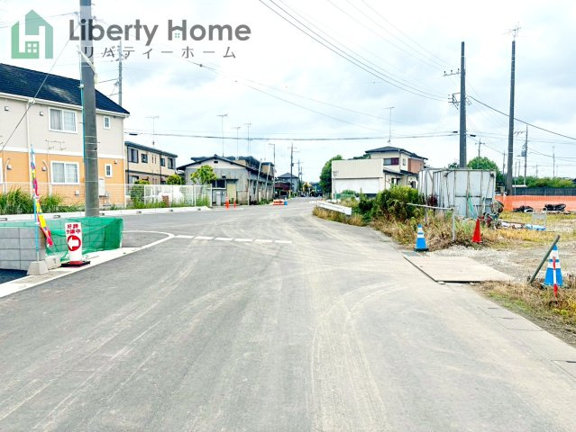 常総市本石下第12　新築戸建　1号棟の前面道路含む現地写真