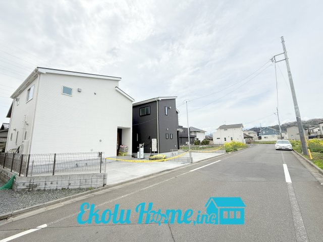 あきる野伊奈 第2期（24-2期） 全2棟 2号棟の前面道路含む現地写真