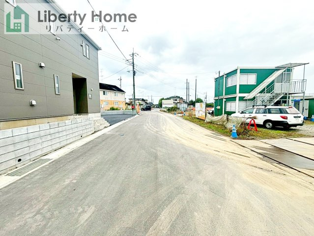 常総市本石下第12　新築戸建　2号棟の前面道路含む現地写真