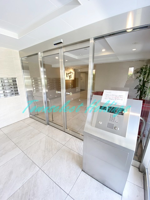 横浜市戸塚区戸塚町の賃貸マンションのエントランス