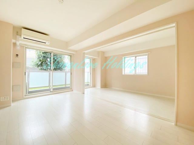 横浜市戸塚区戸塚町の賃貸マンションの居間・リビング