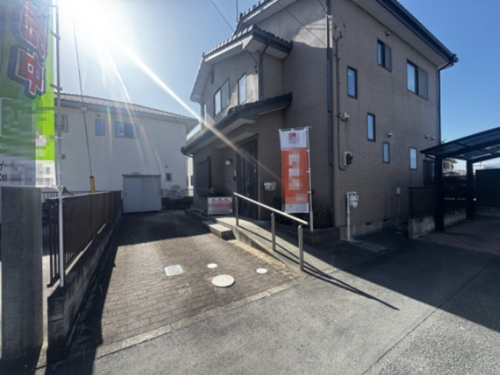 高崎市飯塚町　中古住宅の駐車場|縦列駐車2台可能です！
