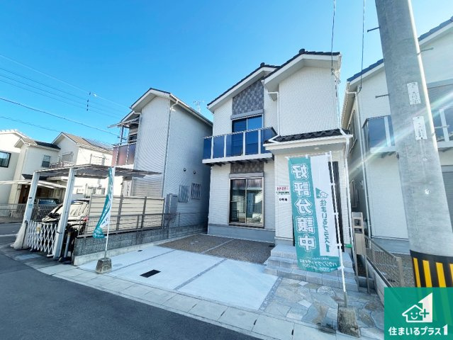 京都市伏見区久我石原町　T4期　新築一戸建ての外観|前面道路は車の通りも少なくて安心です。