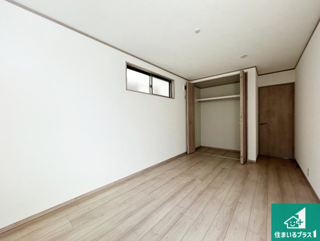 京都市伏見区久我石原町　T4期　新築一戸建ての洋室|シンプルな洋室は、自分好みのインテリアが楽しめます♪ご家族とインテリアや家具を選びに行くのは新築購入時の醍醐味の一つです。ぜひお楽しみください♪