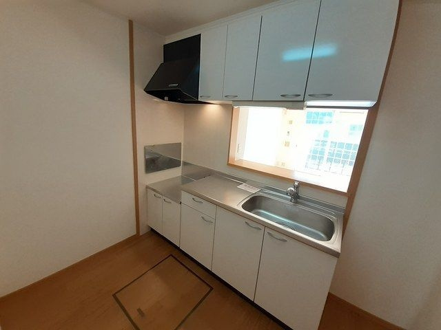 筑紫野市美しが丘南３丁目のアパートのキッチン