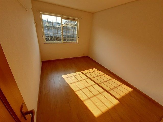 筑紫野市美しが丘南３丁目のアパートの居間・リビング