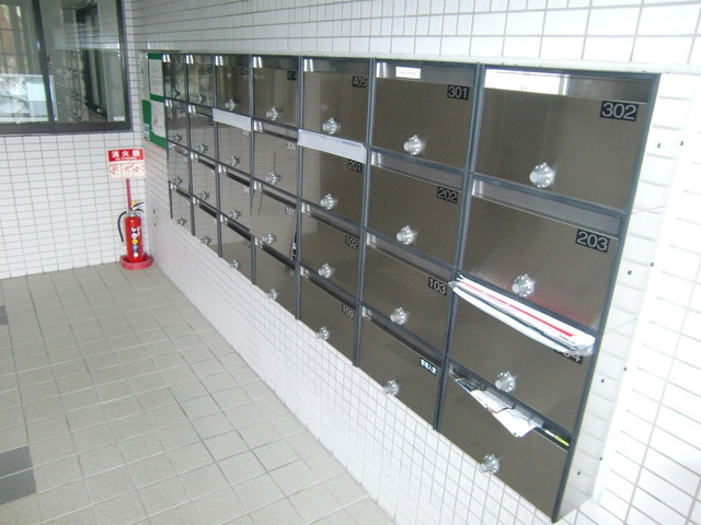 ベルロード六甲のエントランス|集合ポスト