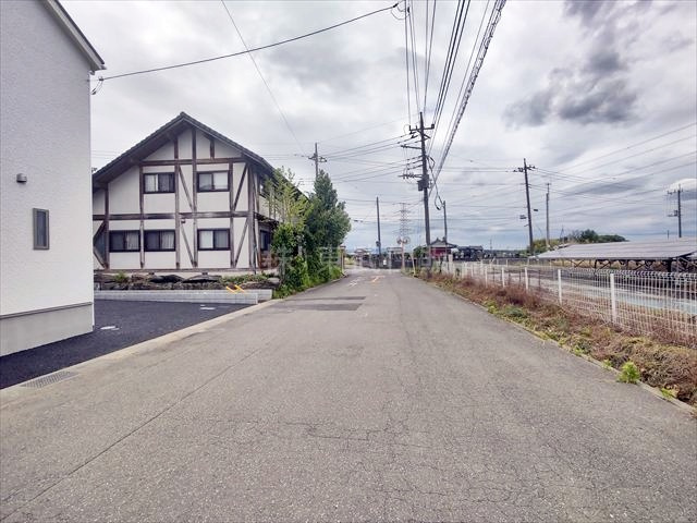 【前面道路含む現地写真】の画像