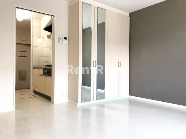 サンパレスⅥの居間・リビング|洋室