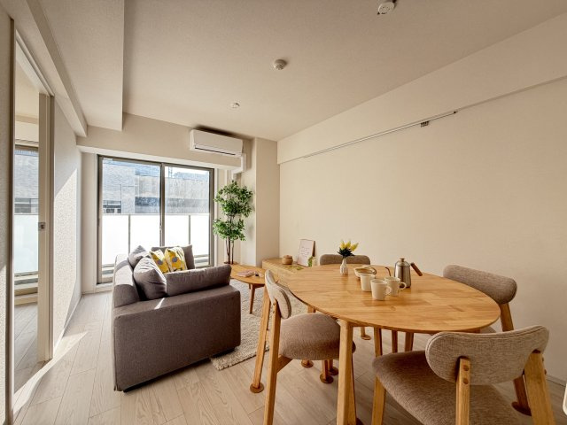 リーフシティ市川　ザ・レジデンスの居間・リビング|モデルルームです。家具付ではございません。