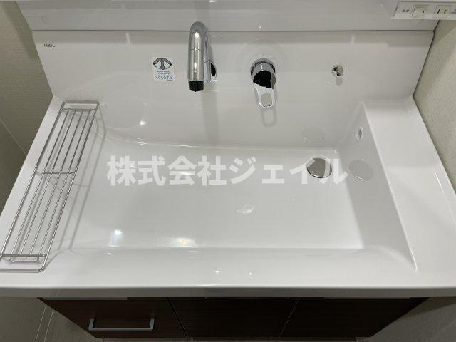 中古マンション　グリーンスクエア三田の独立洗面台