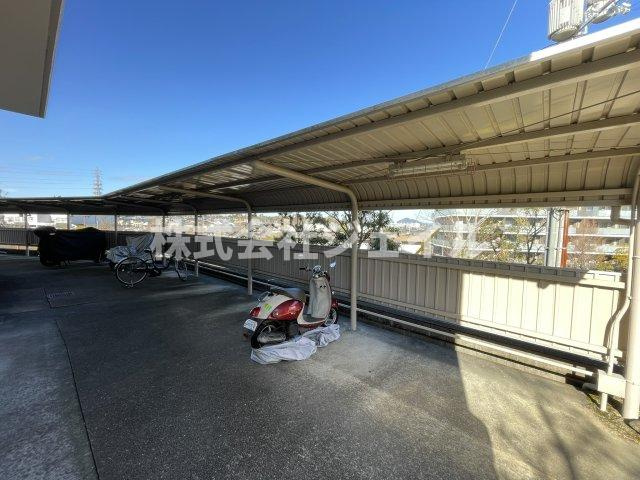中古マンション　グリーンスクエア三田の駐輪場