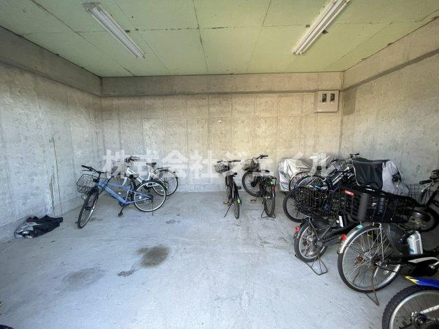 中古マンション　グリーンスクエア三田の駐輪場
