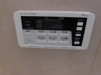 【浴室】 | 町田市森野５丁目リフォーム戸建 | 帰宅時間が異なる家族に便利な追い焚き機能付♪