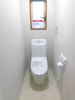 【トイレ】 | 町田市森野５丁目リフォーム戸建 | トイレには快適な温水洗浄機能付き♪