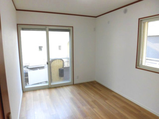 【洋室】 | 町田市森野５丁目リフォーム戸建 | １階洋室　広々とした明るい洋室。