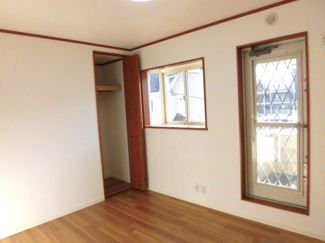 【洋室】 | 町田市森野５丁目リフォーム戸建 | ２階洋室　６帖①　個人の部屋や寝室として使える洋室。