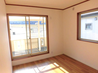 【洋室】 | 町田市森野５丁目リフォーム戸建 | ２階洋室　６帖②　家族構成やライフスタイルにあわせて多目的にお使いいただけます。