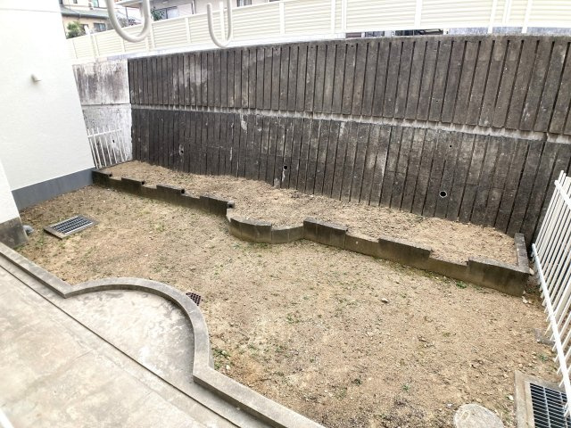 鈴蘭台ホワイトレジデンスの庭|専用庭付き、広々使えます