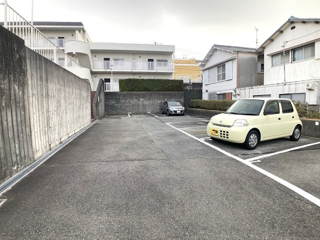 鈴蘭台ホワイトレジデンスの駐車場|駐車場を完備しています