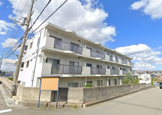 鈴蘭台ホワイトレジデンスの外観|日当たりの良い綺麗なリノベーションマンション