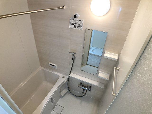 鈴蘭台ホワイトレジデンスの浴室|入替済み追炊き、浴室乾燥付きのバスルーム