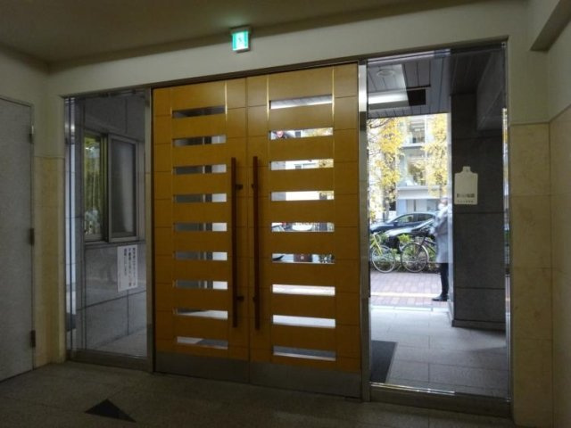 アクシルコート御茶の水のエントランス