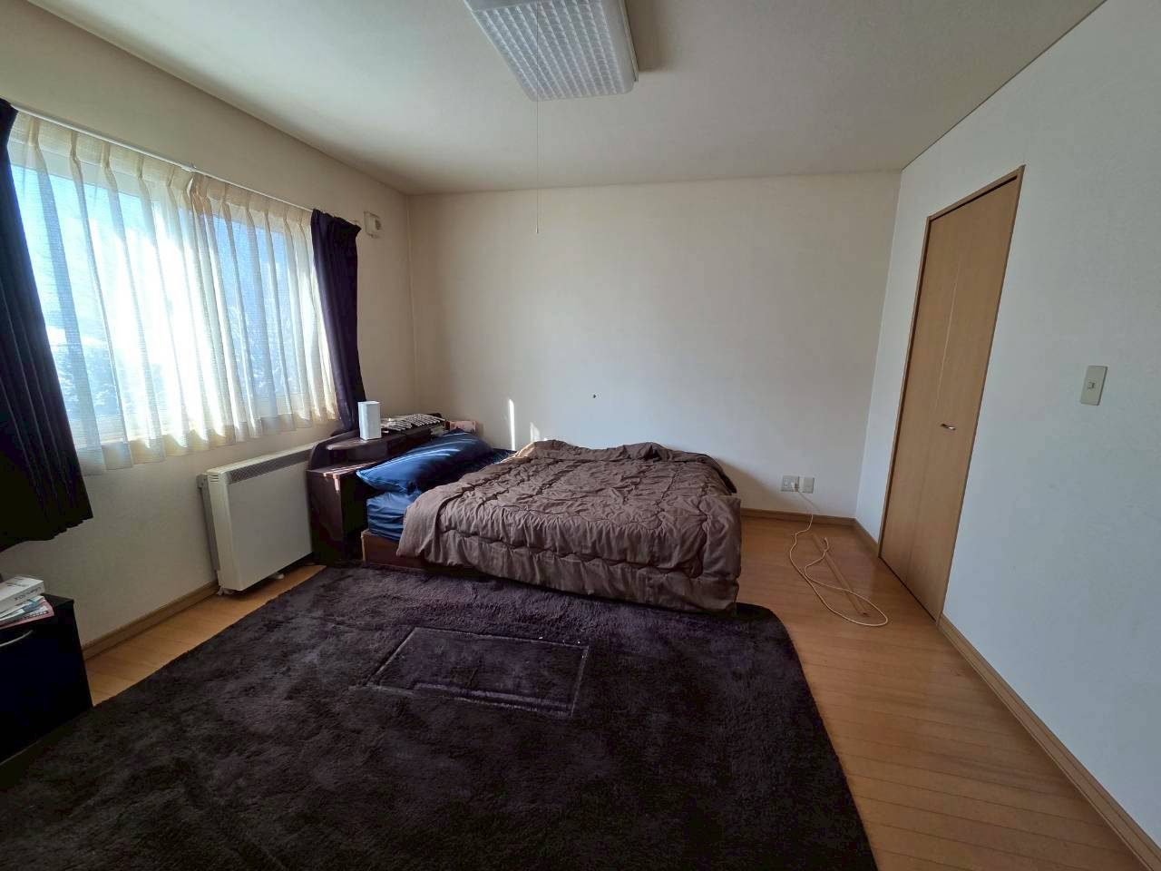 若草町　中古住宅の洋室|2階洋室8帖