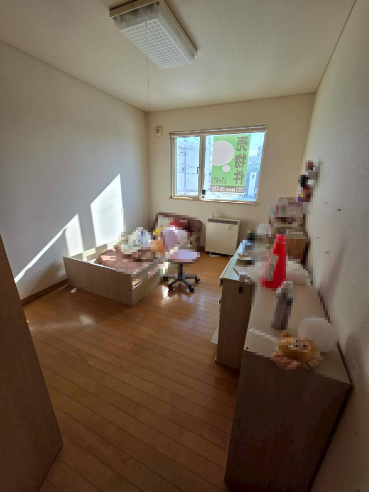 若草町　中古住宅の洋室|2階洋室6帖（東側）