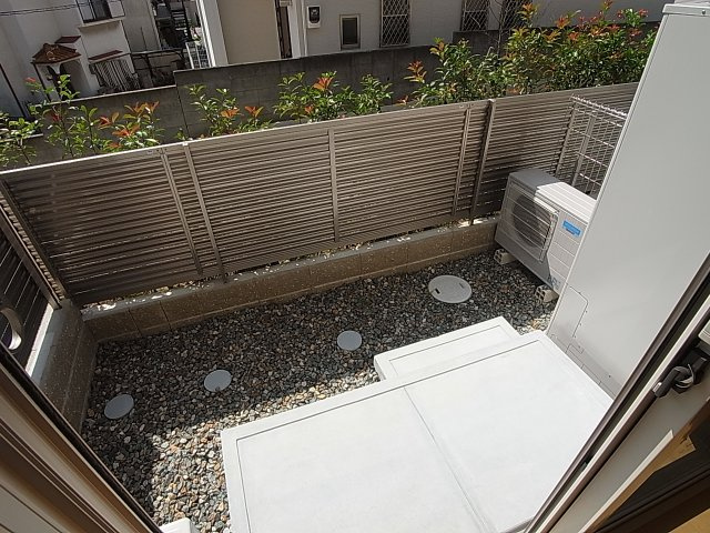 すずらんハイツの庭|専用庭スペースもございます。ミニ菜園も可能。