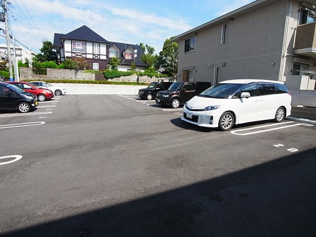 すずらんハイツの駐車場|敷地内駐車場空きございます